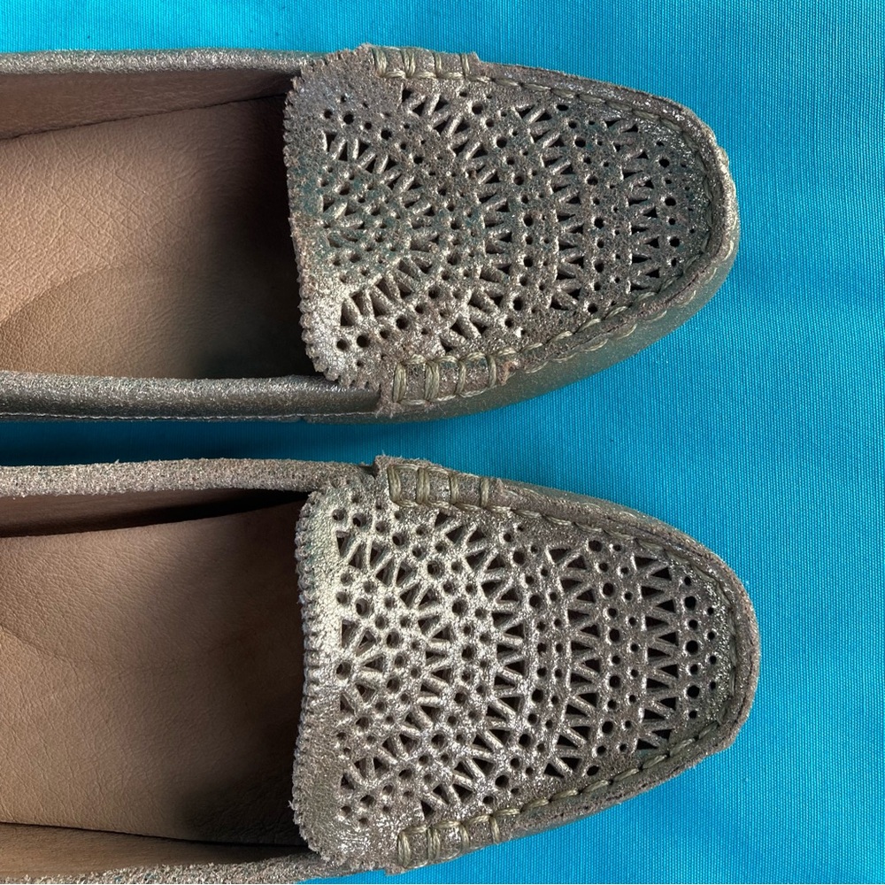 UGG Women's Clair Driver Loafer Metallic Gold Leather Size 7.5 Shoes - Picture 15 of 15